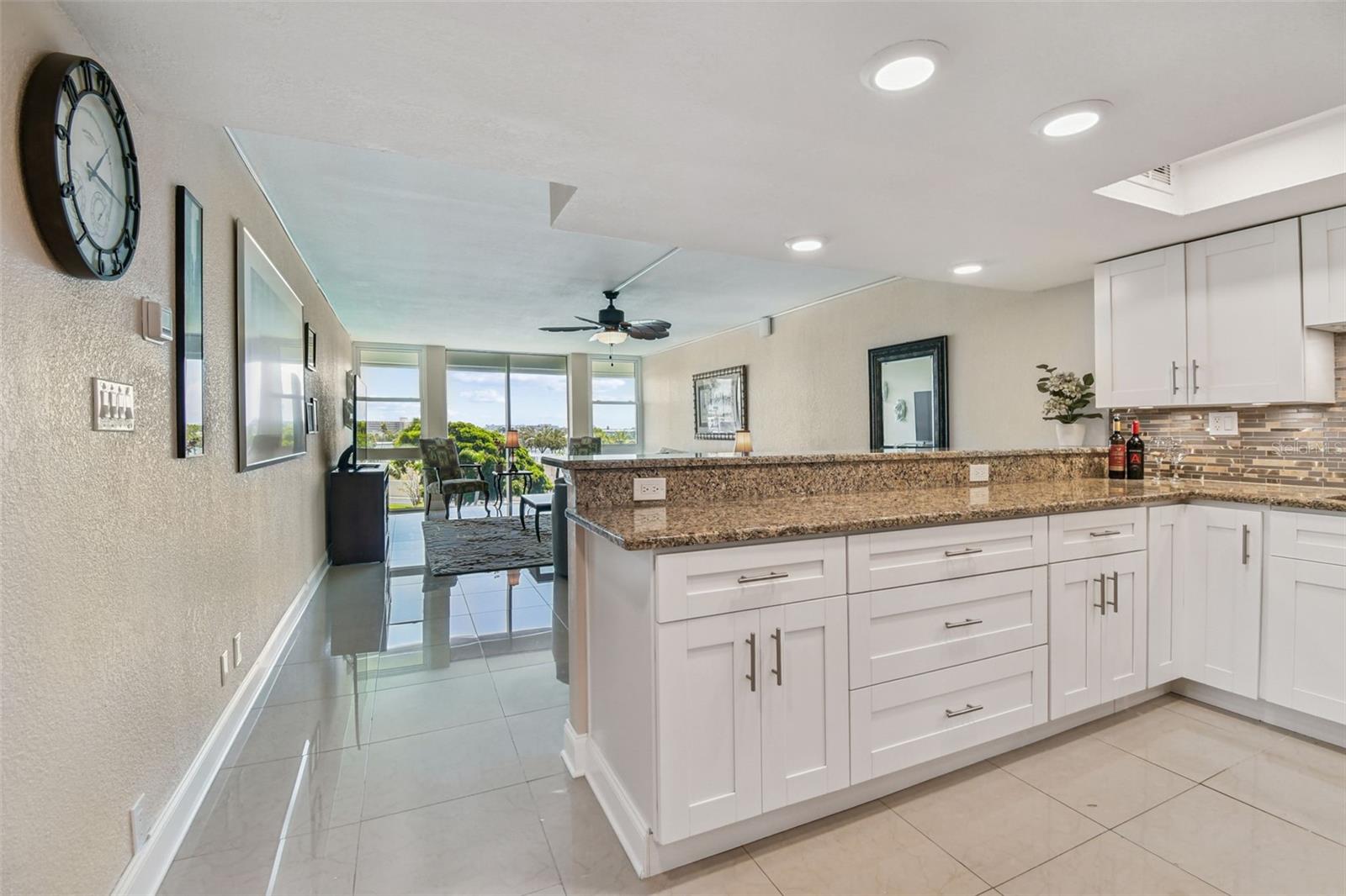 Image 8 of 64 For 7400 Sun Island Drive S 411