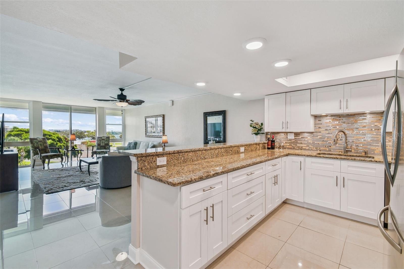Image 9 of 64 For 7400 Sun Island Drive S 411