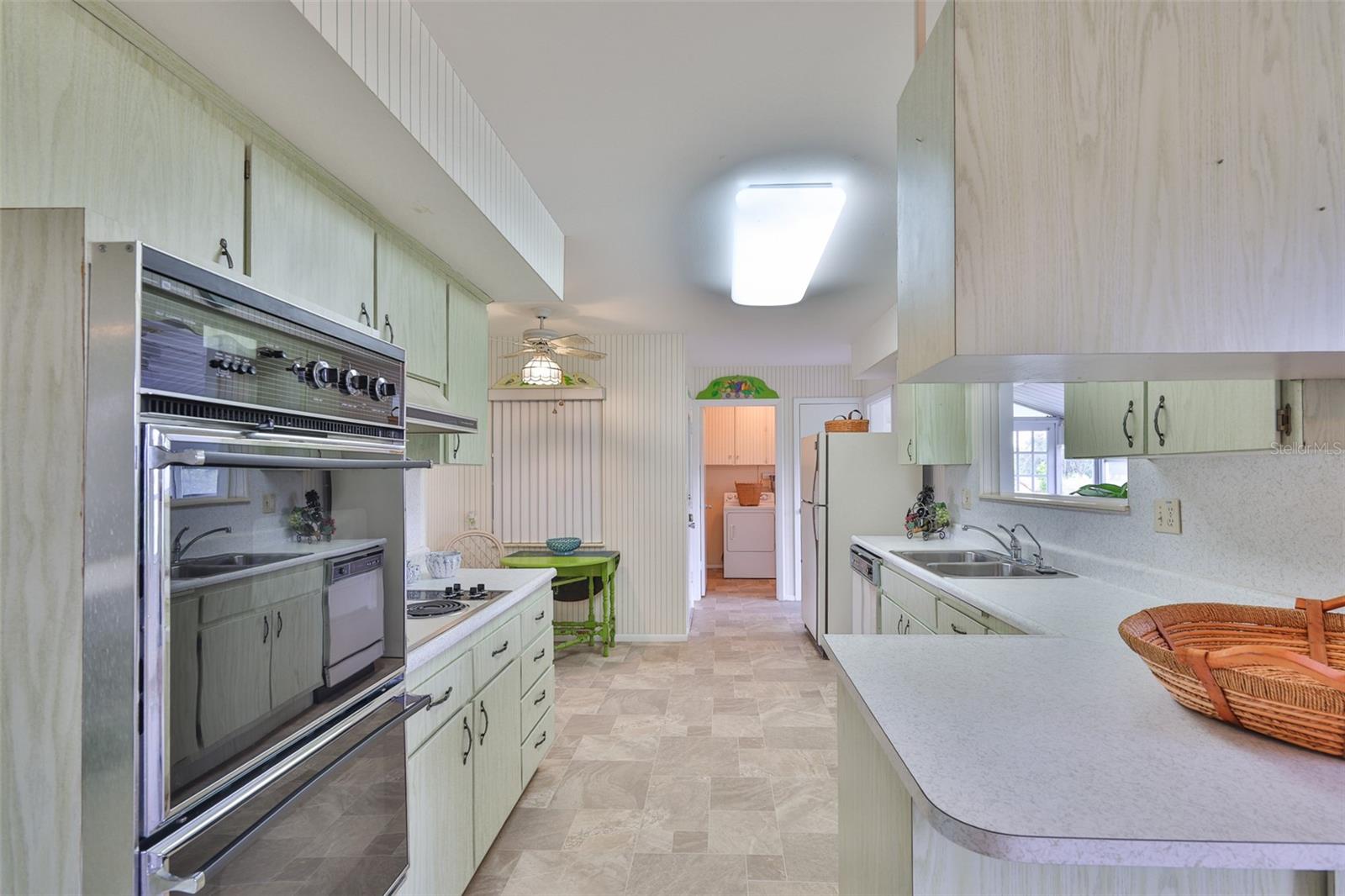 Image 11 of 41 For 823 Fox Hills Drive