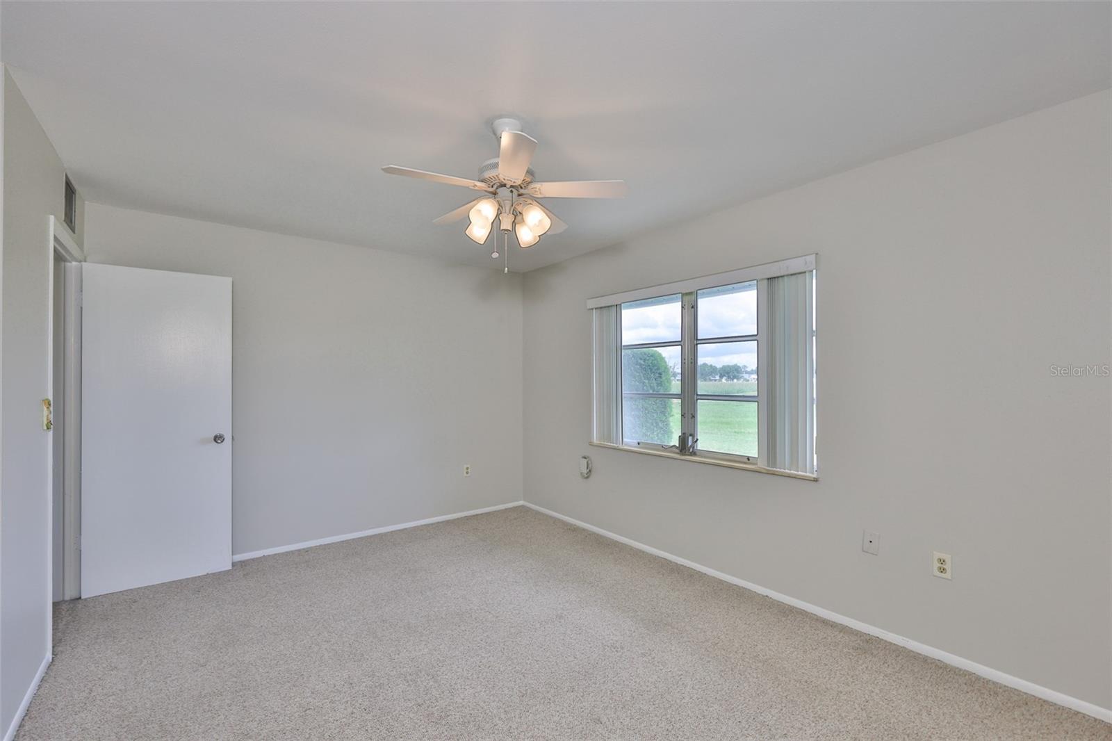 Image 18 of 41 For 823 Fox Hills Drive