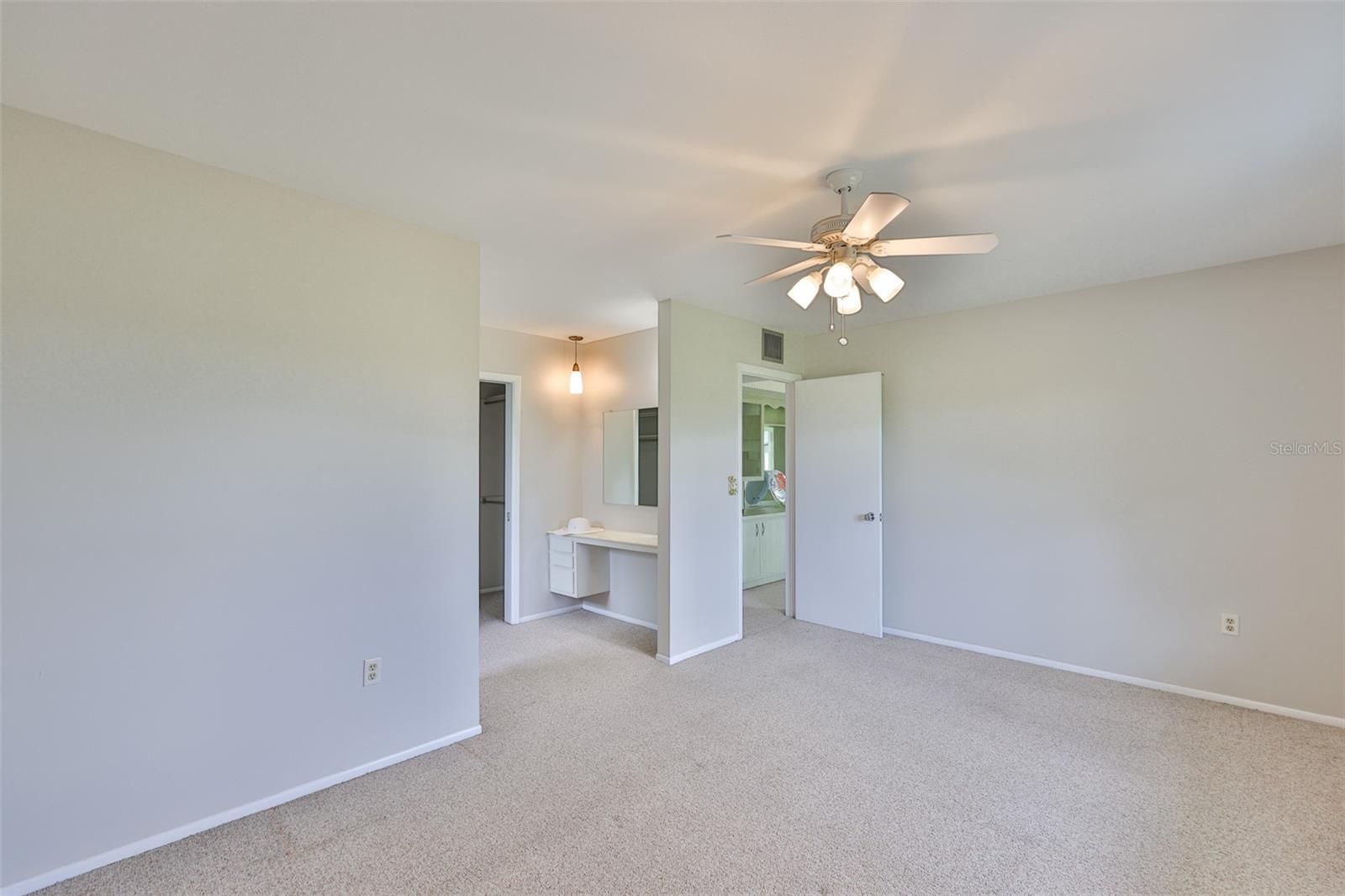 Image 19 of 41 For 823 Fox Hills Drive