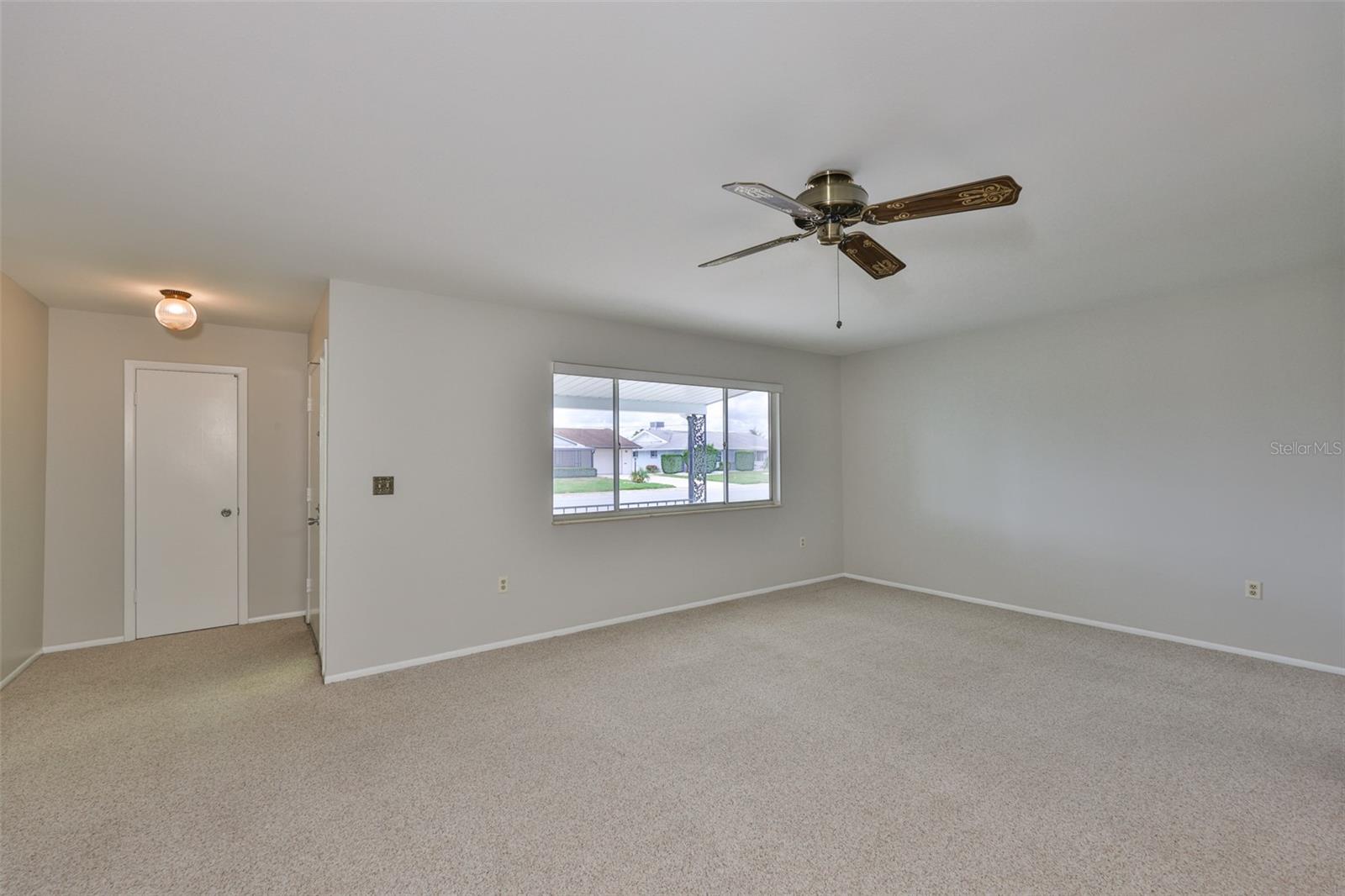 Image 4 of 41 For 823 Fox Hills Drive