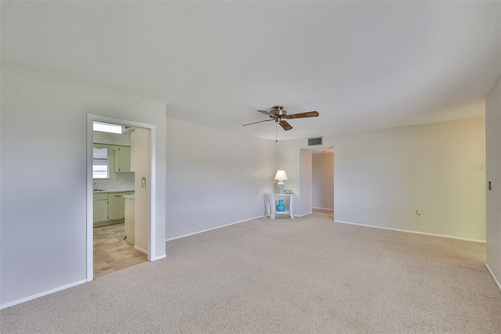 Image 6 of 41 For 823 Fox Hills Drive