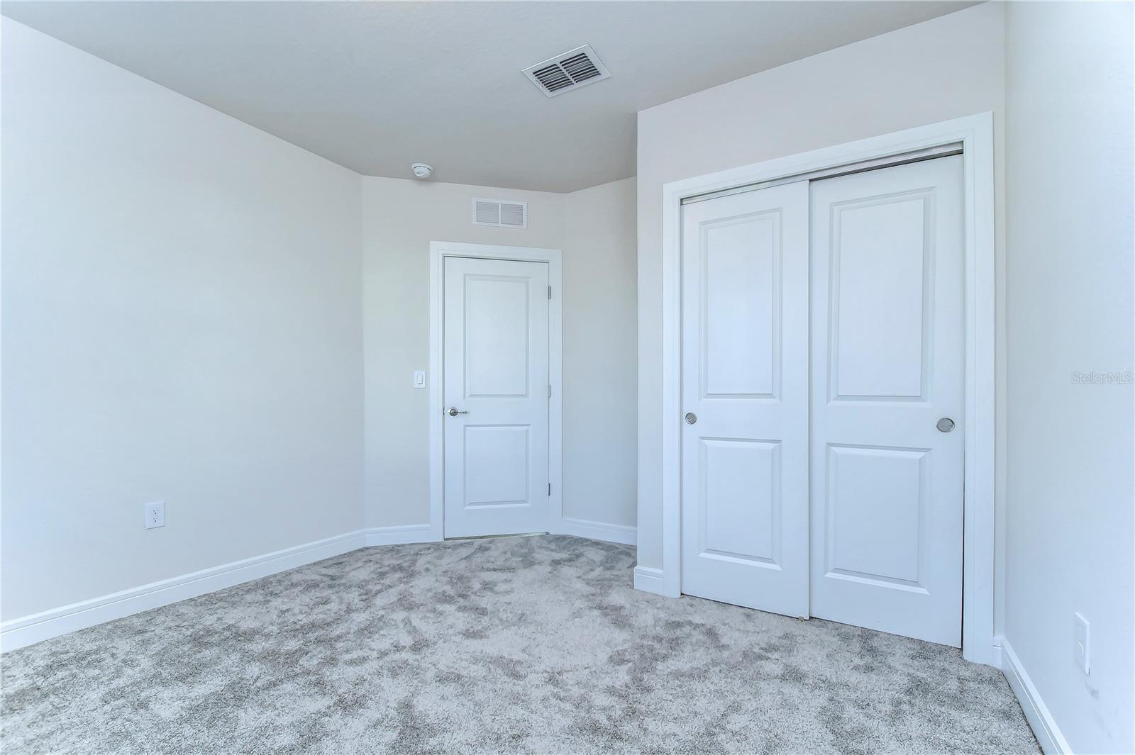 Listing photo id 9 for 30600 Thunderbird Drive