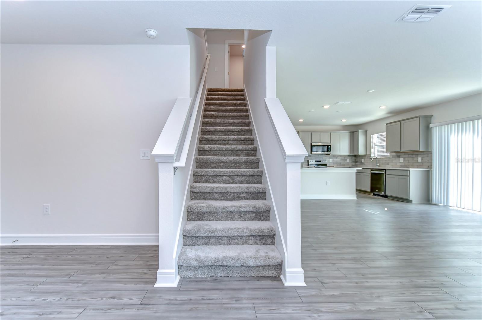 Listing photo id 11 for 30600 Thunderbird Drive