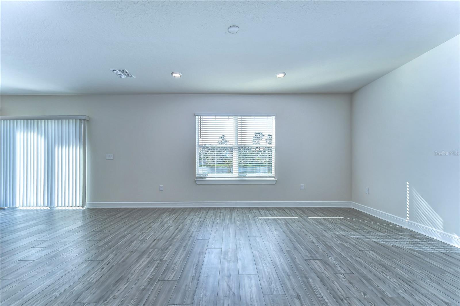 Listing photo id 12 for 30600 Thunderbird Drive