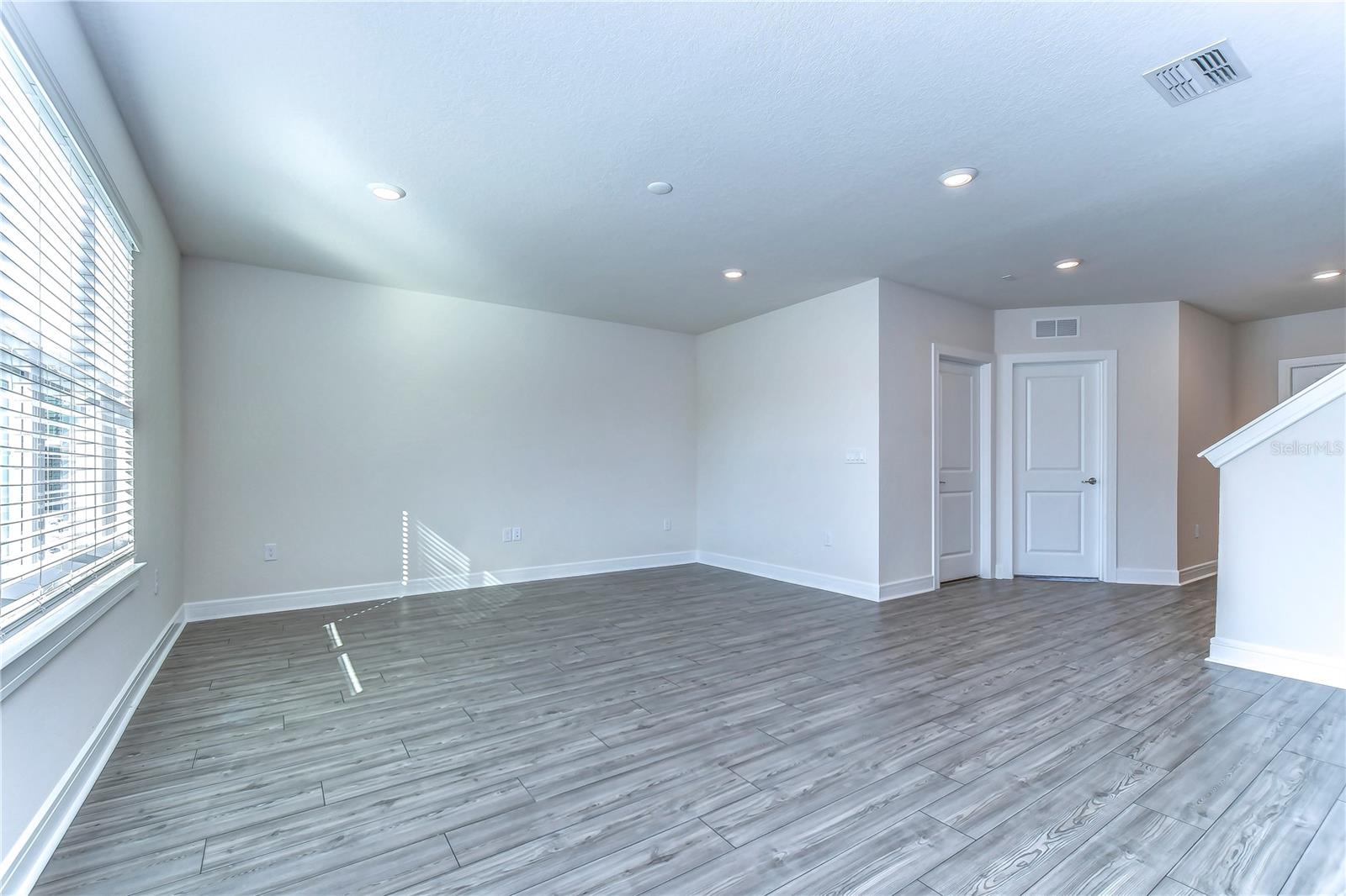 Listing photo id 13 for 30600 Thunderbird Drive