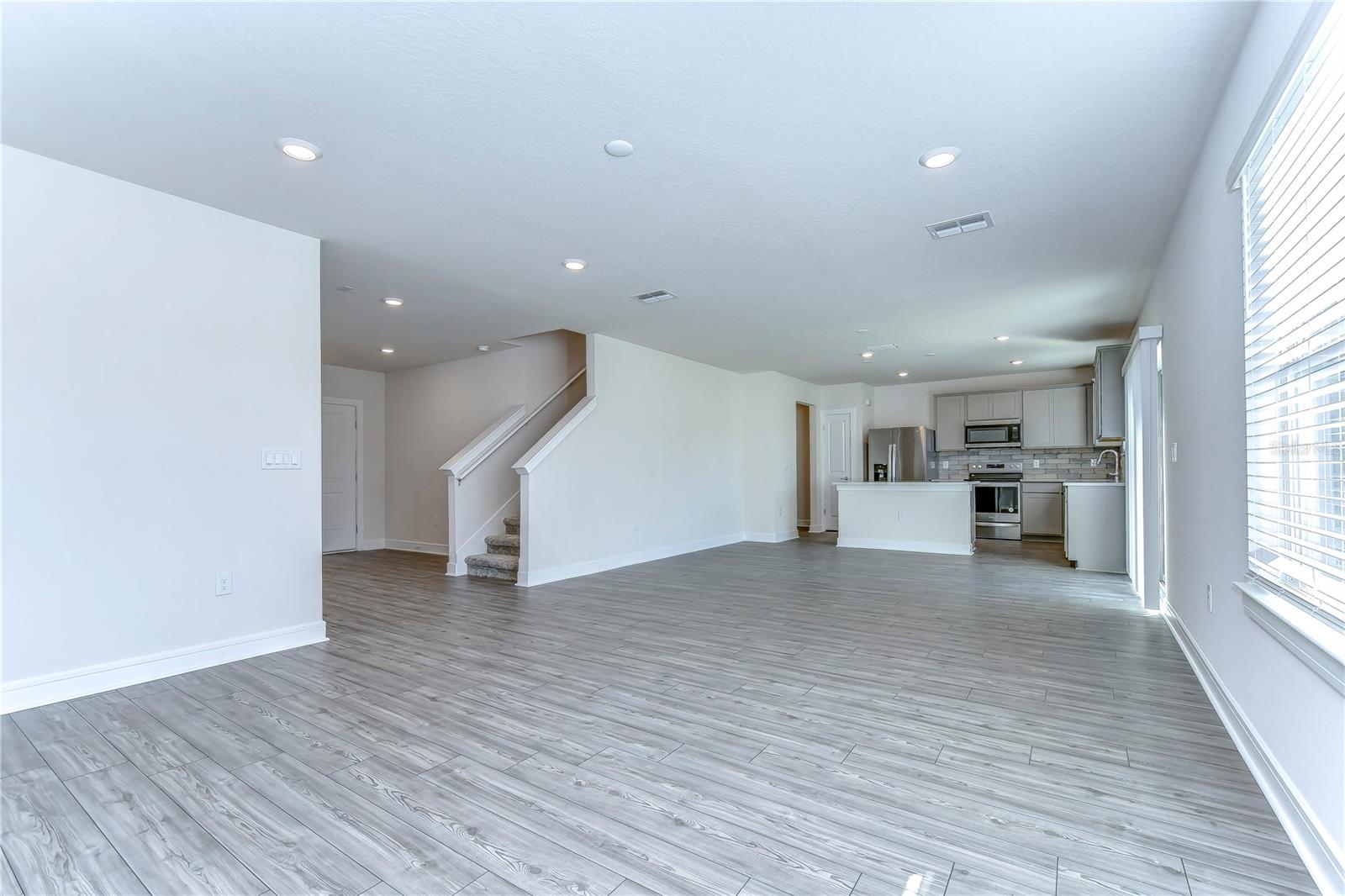 Listing photo id 14 for 30600 Thunderbird Drive