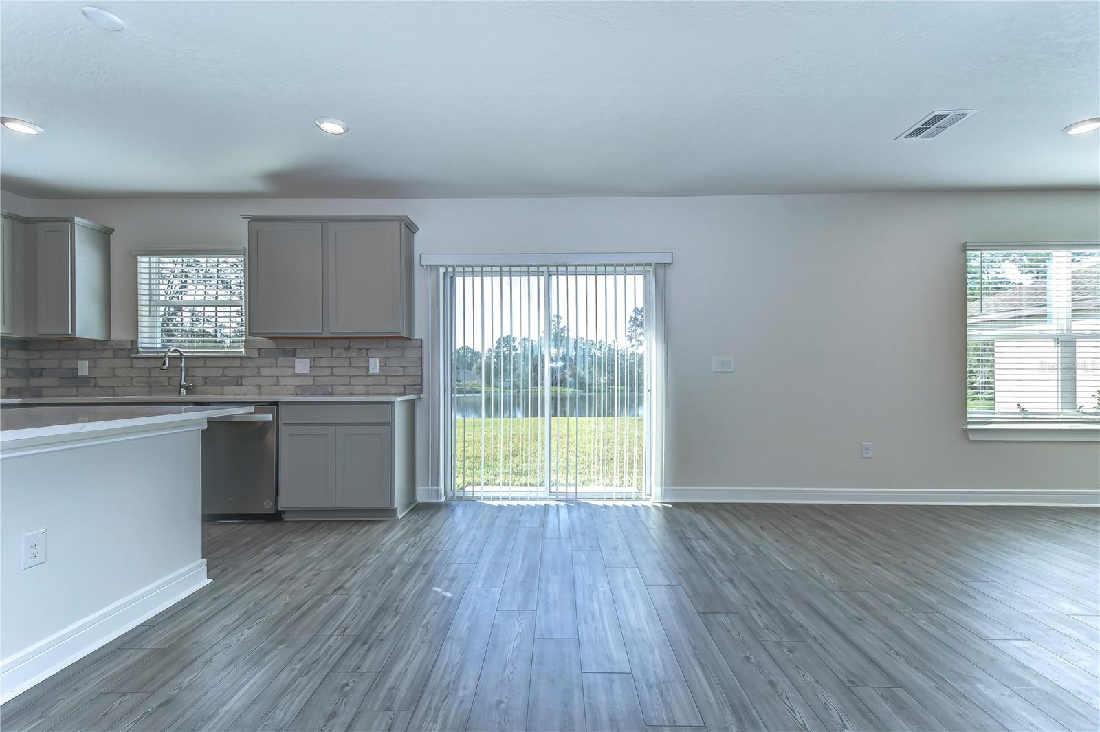 Listing photo id 16 for 30600 Thunderbird Drive