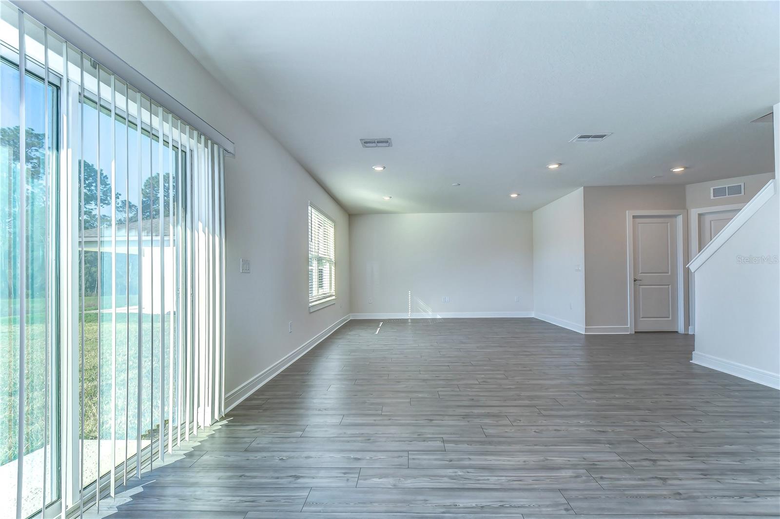 Listing photo id 17 for 30600 Thunderbird Drive