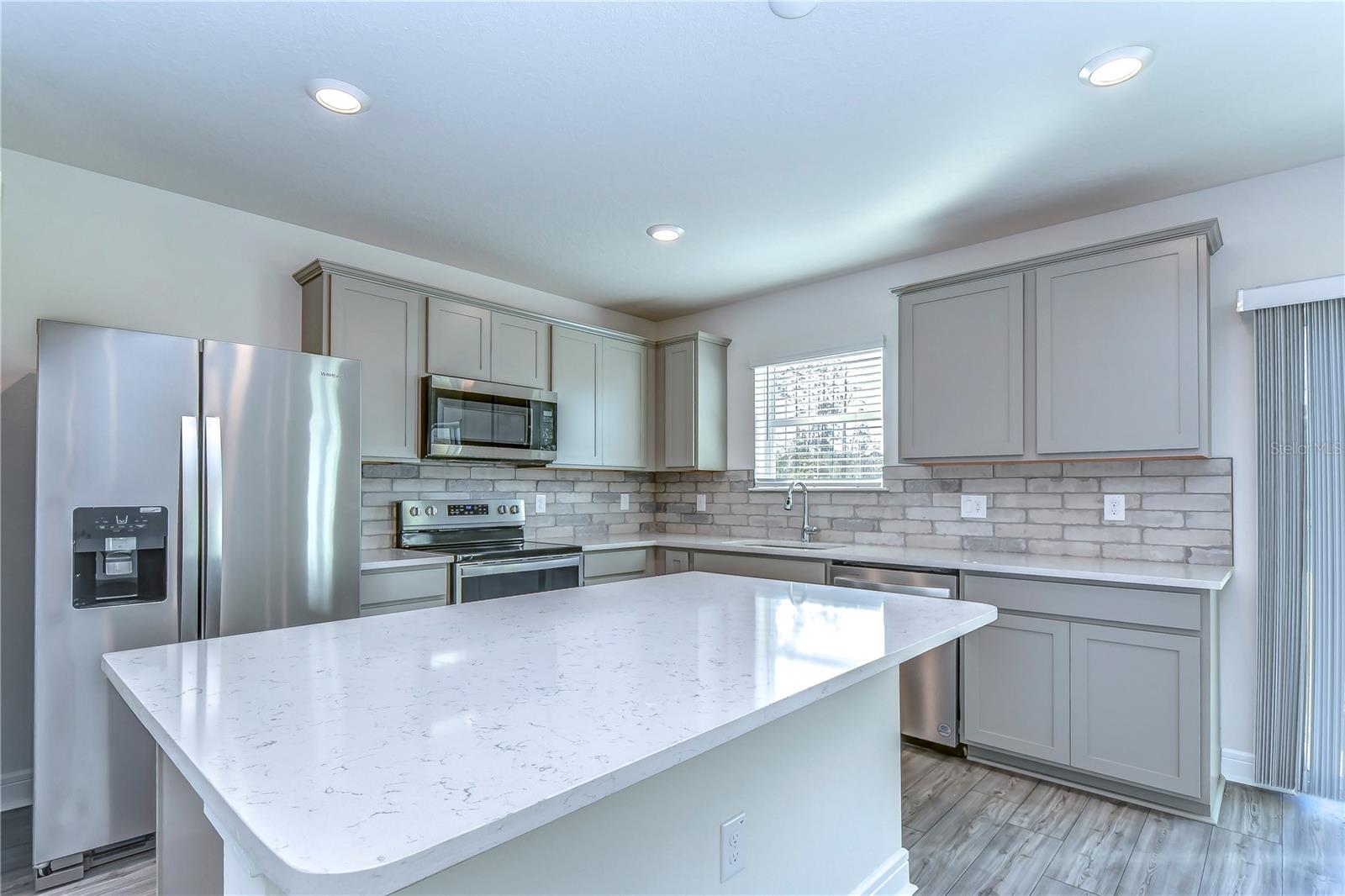 Listing photo id 18 for 30600 Thunderbird Drive