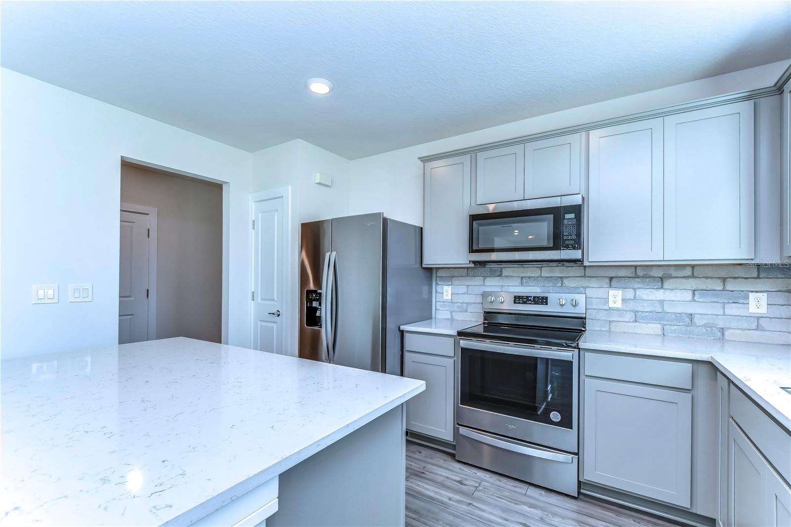Listing photo id 20 for 30600 Thunderbird Drive