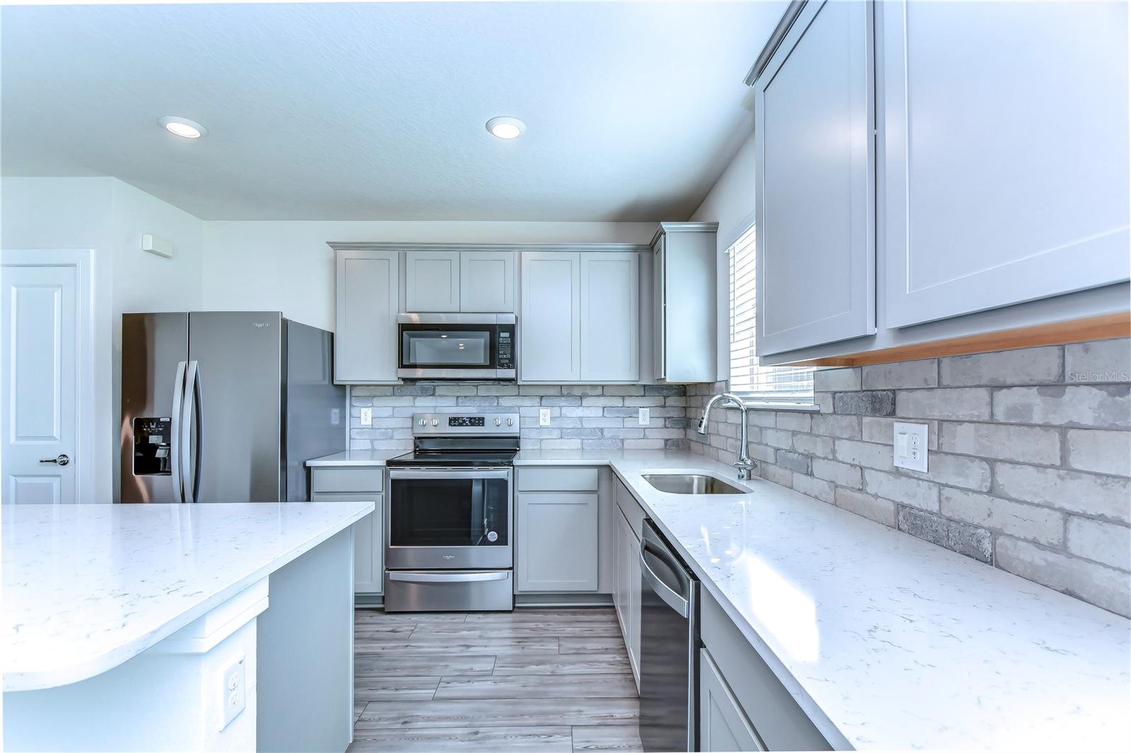 Listing photo id 21 for 30600 Thunderbird Drive