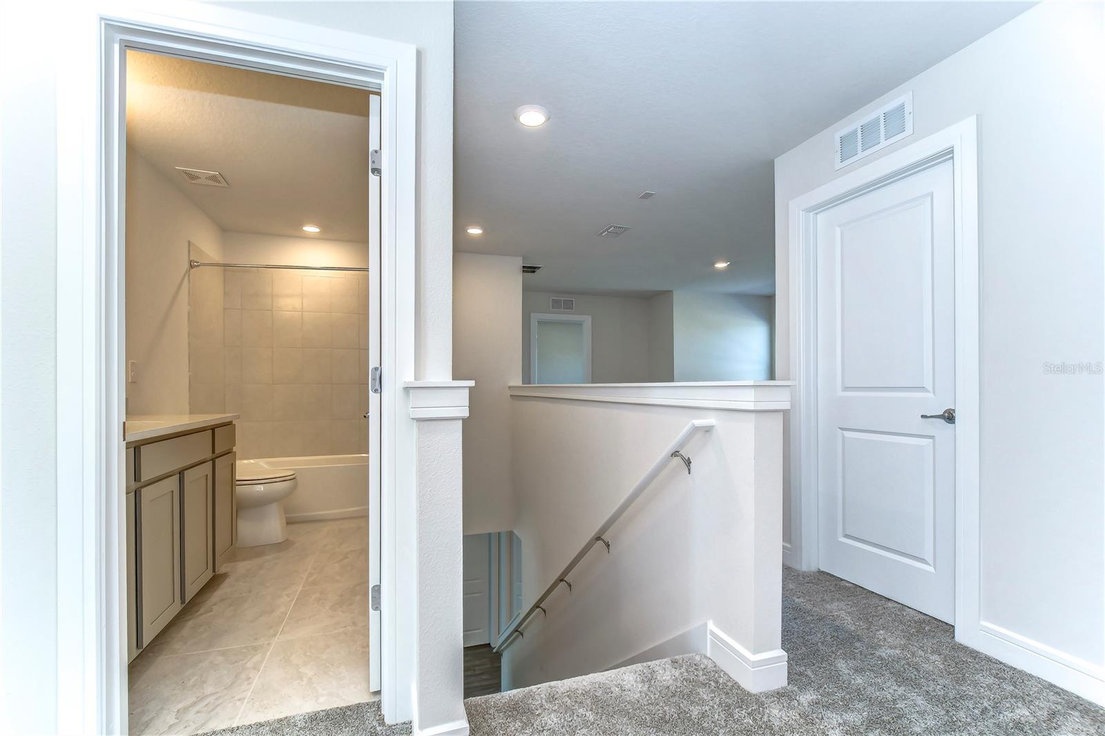 Listing photo id 24 for 30600 Thunderbird Drive