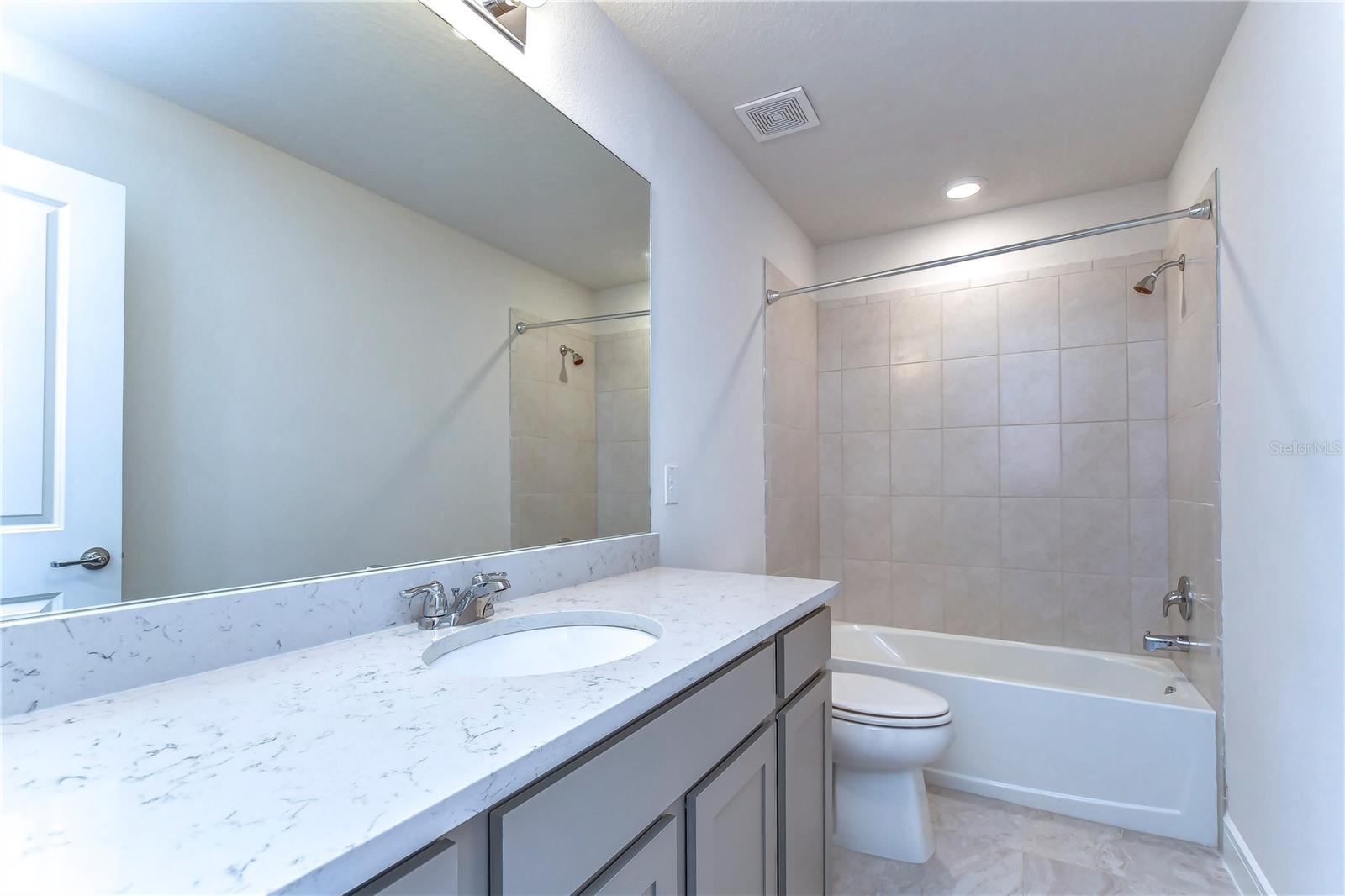Listing photo id 25 for 30600 Thunderbird Drive