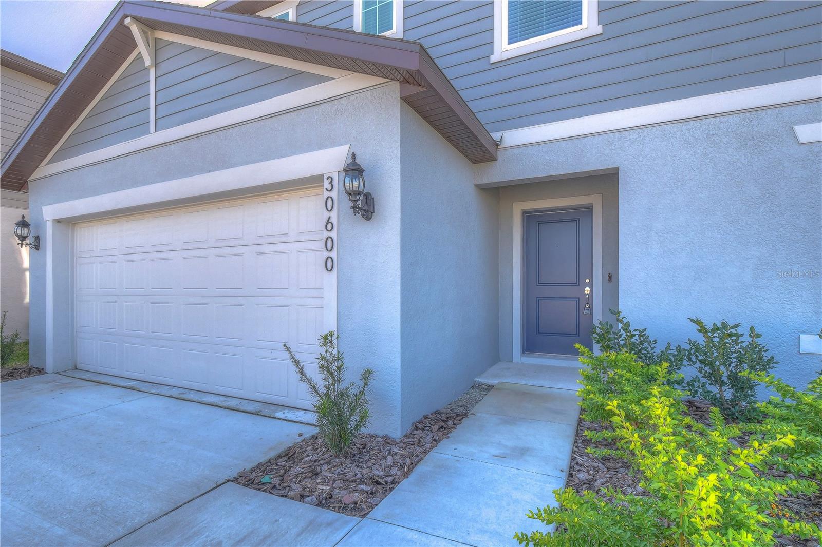 Listing photo id 1 for 30600 Thunderbird Drive