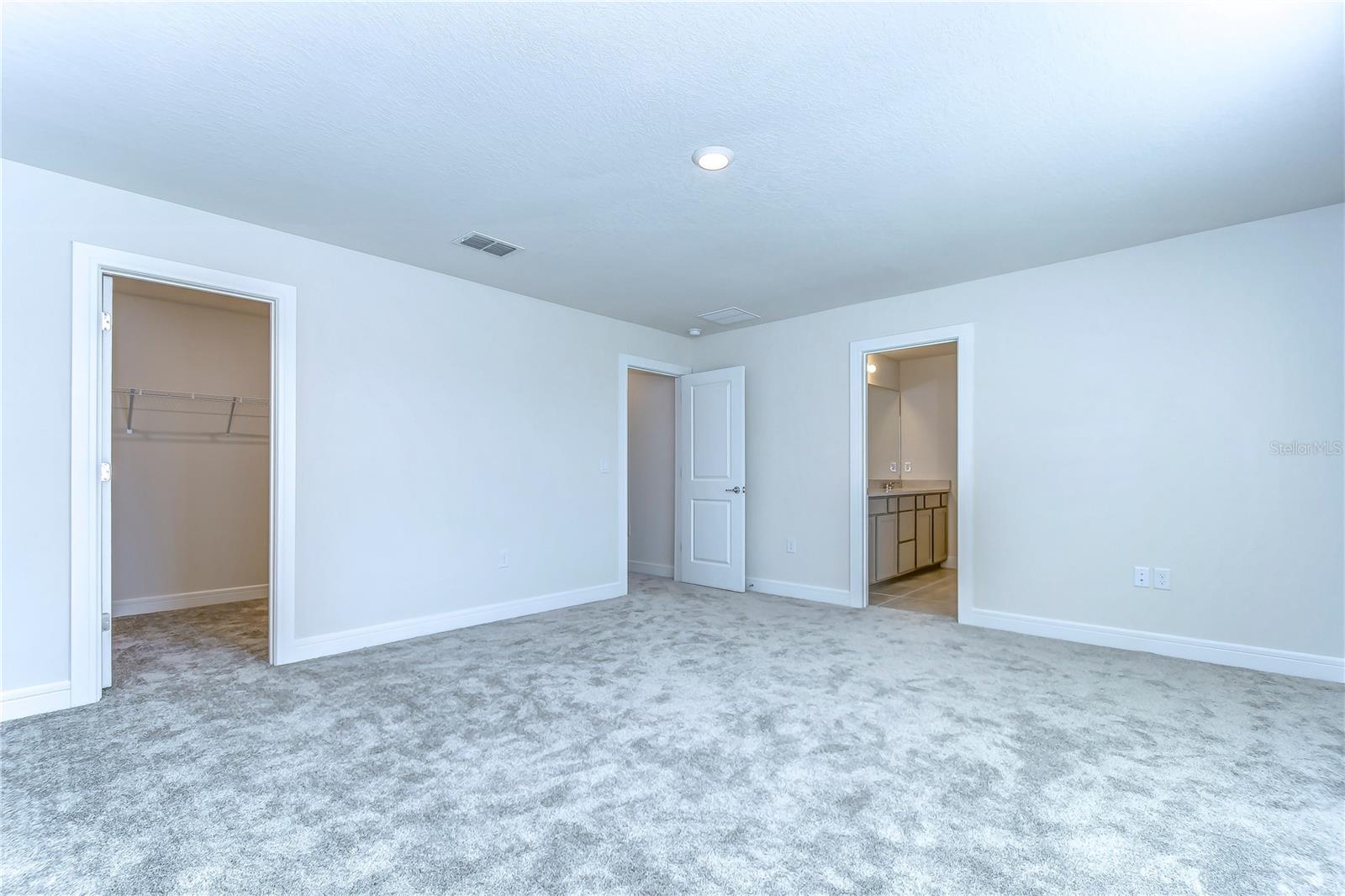 Listing photo id 33 for 30600 Thunderbird Drive