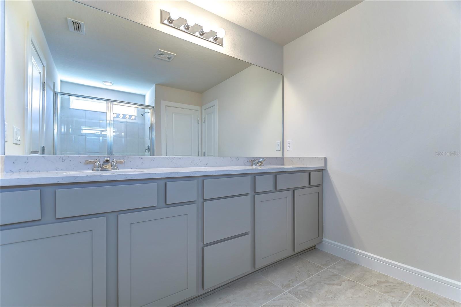 Listing photo id 37 for 30600 Thunderbird Drive