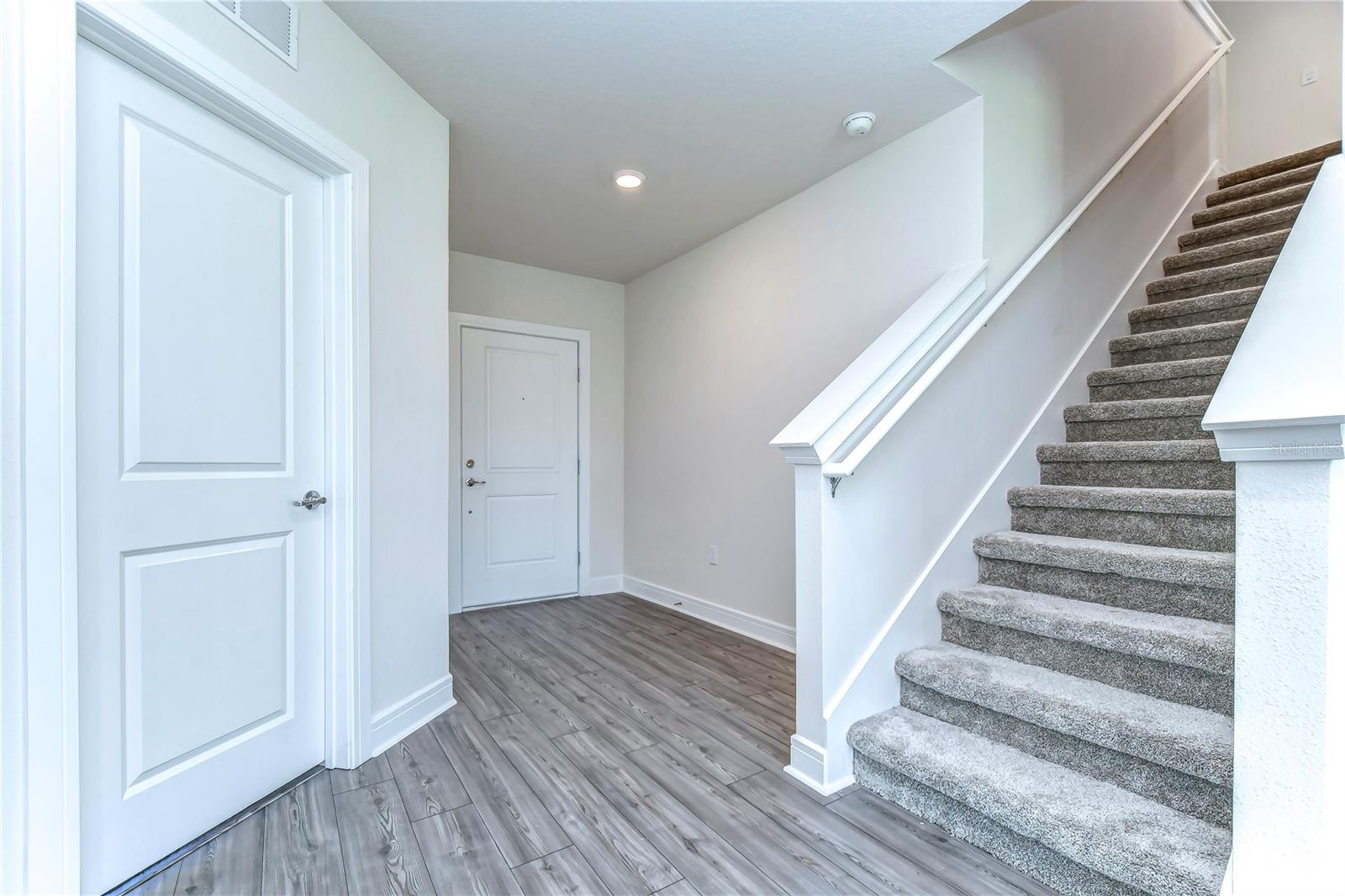 Listing photo id 7 for 30600 Thunderbird Drive