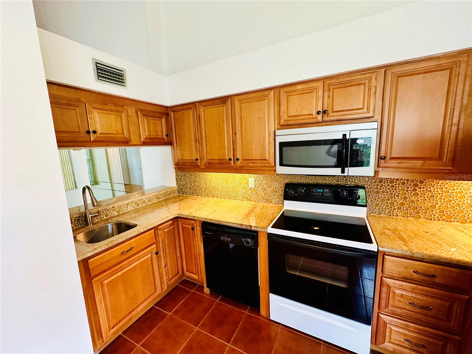 Image 4 of 58 For 6825 Stones Throw Circle N 1202