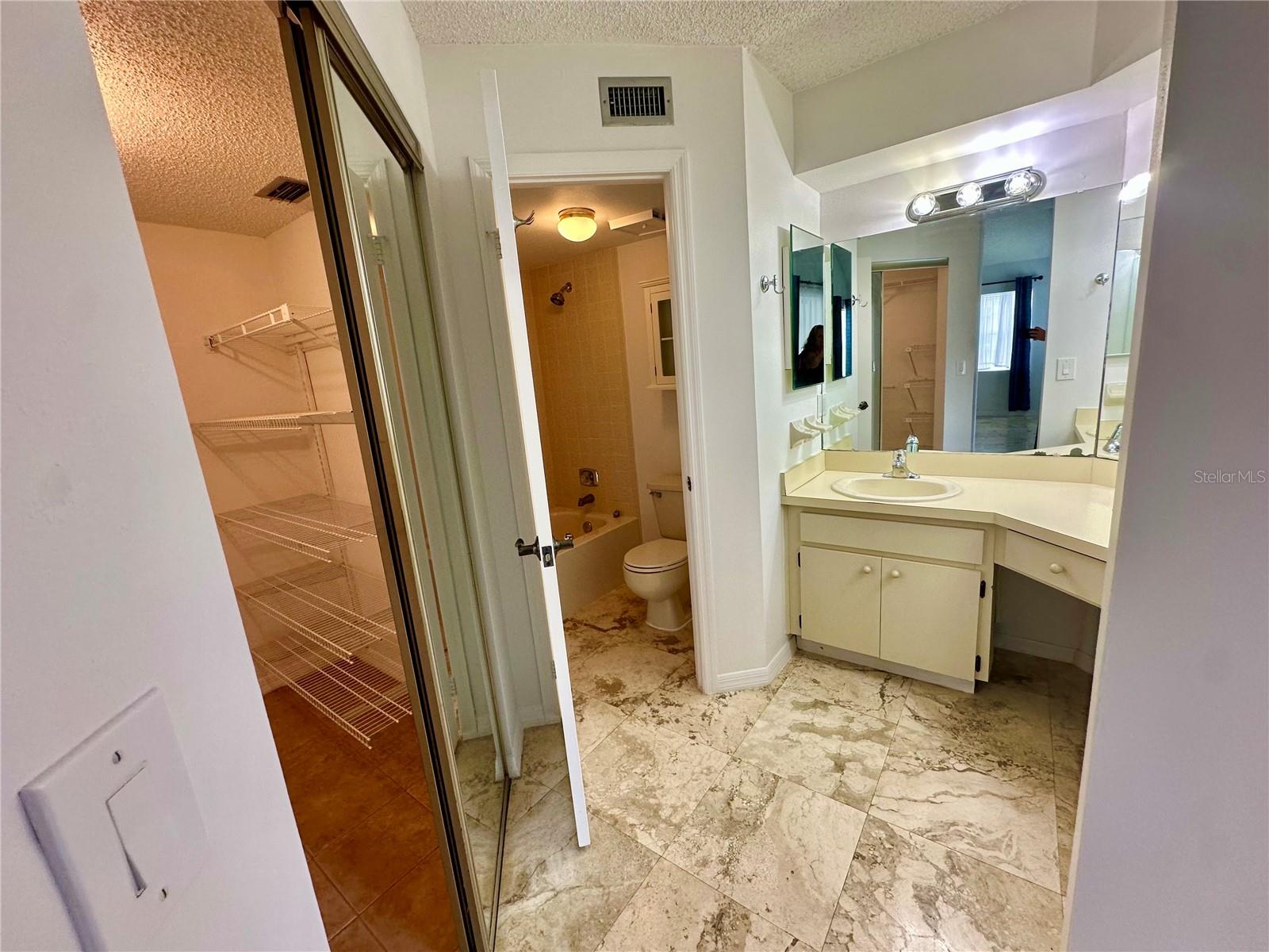Image 40 of 58 For 6825 Stones Throw Circle N 1202
