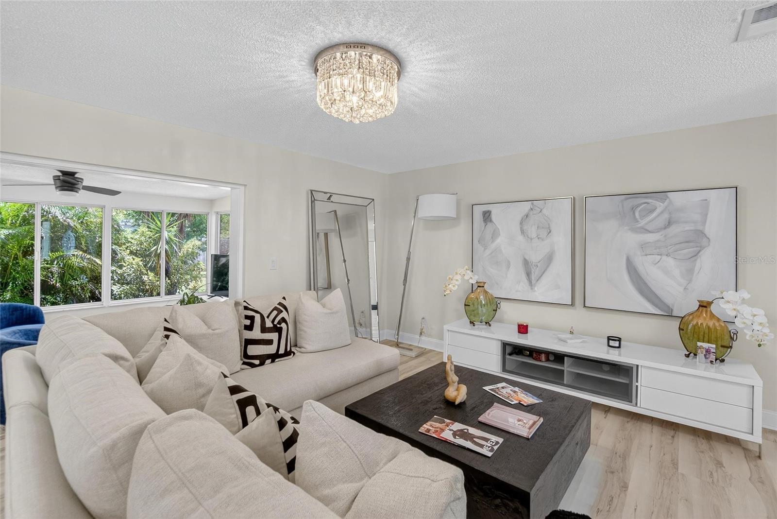 Image 12 of 50 For 2190 Bramblewood Drive N