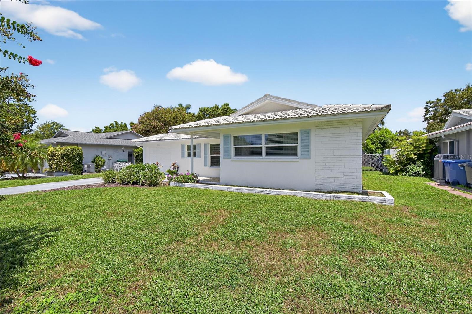 Image 2 of 50 For 2190 Bramblewood Drive N