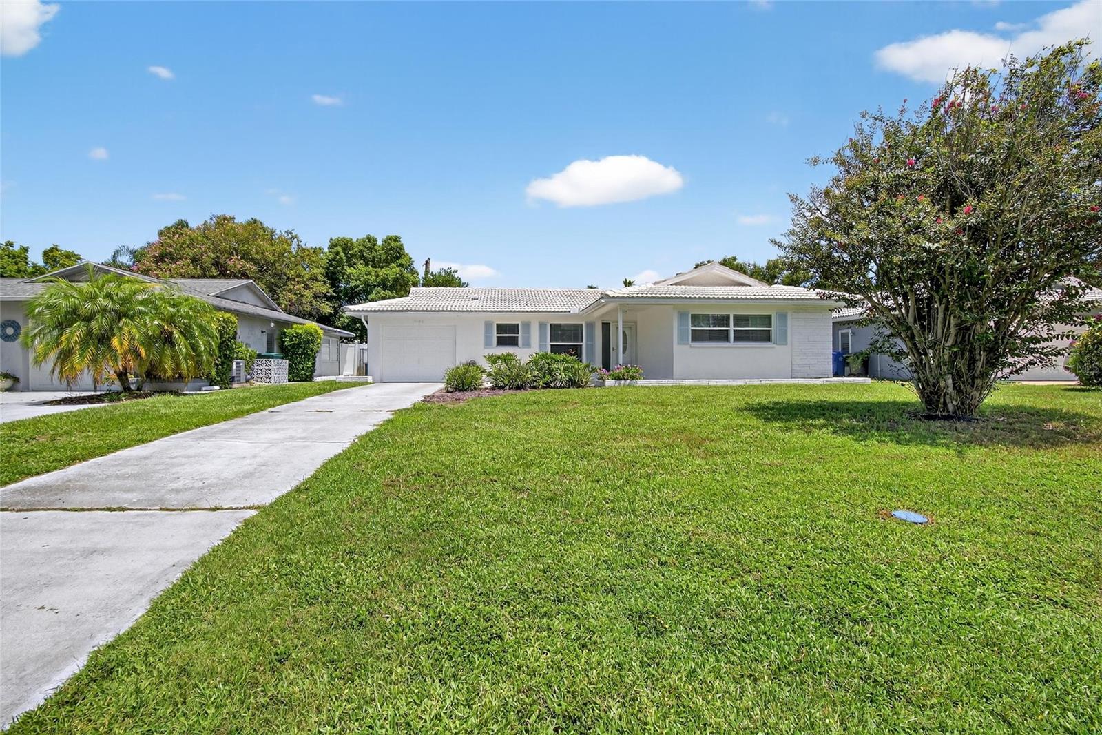 Image 3 of 50 For 2190 Bramblewood Drive N