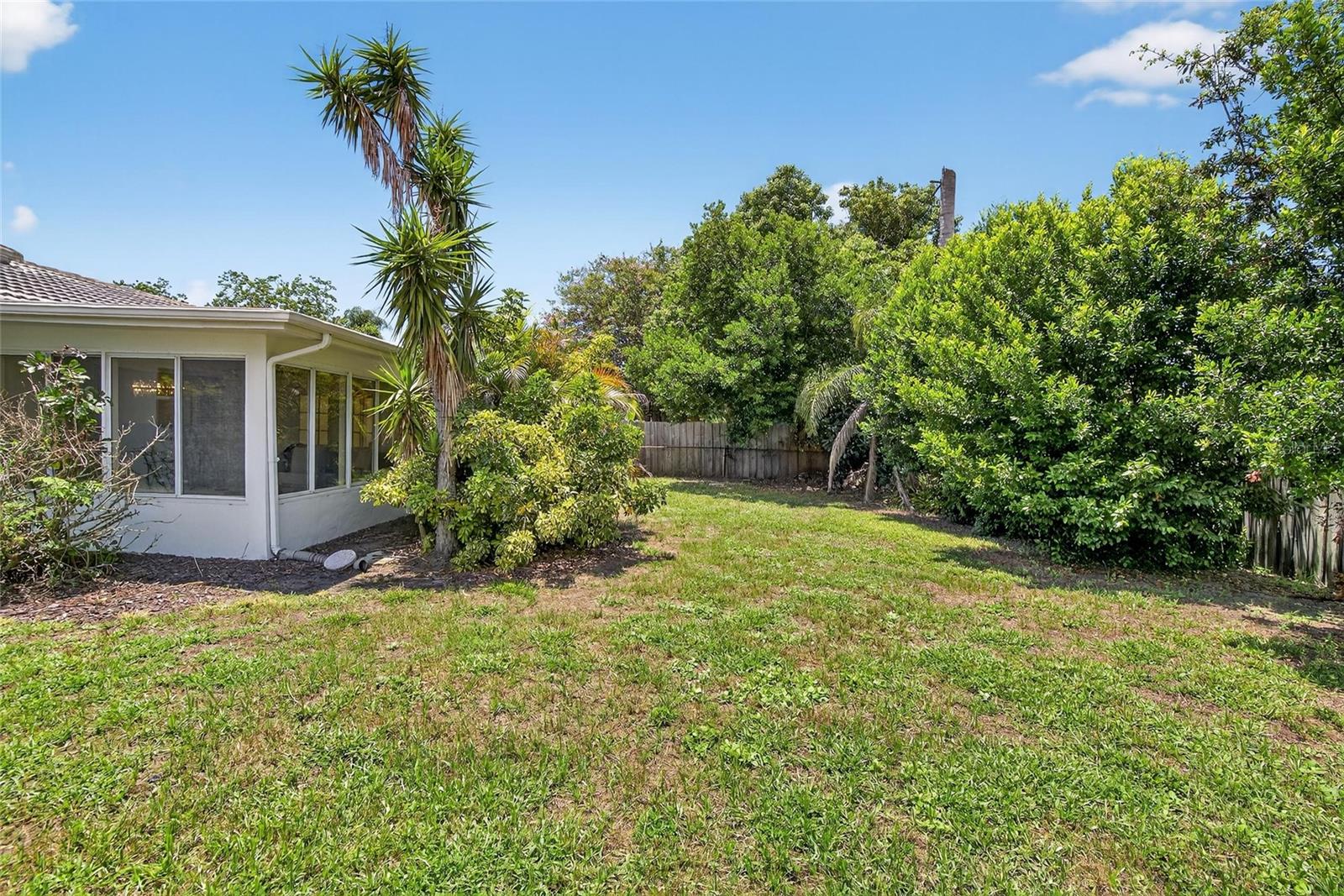 Image 40 of 50 For 2190 Bramblewood Drive N