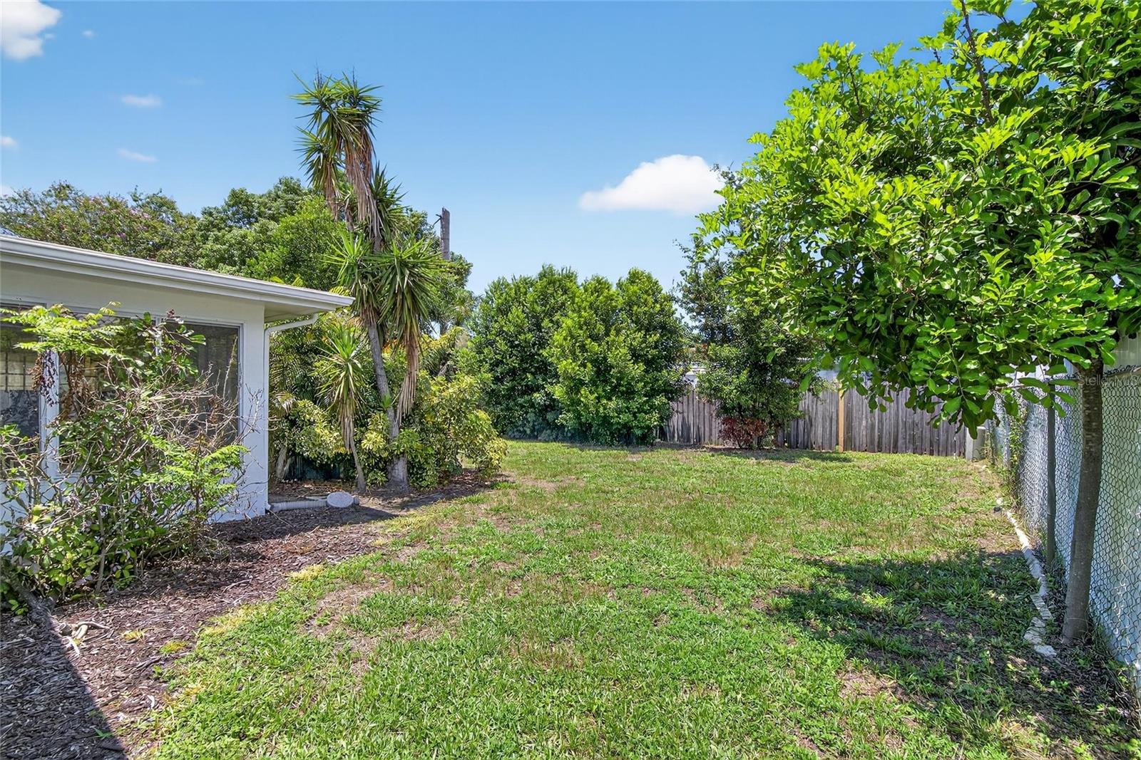 Image 41 of 50 For 2190 Bramblewood Drive N