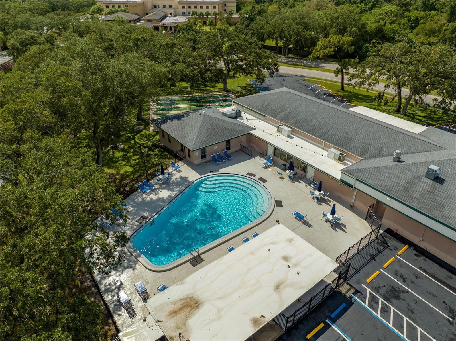 Image 45 of 50 For 2190 Bramblewood Drive N