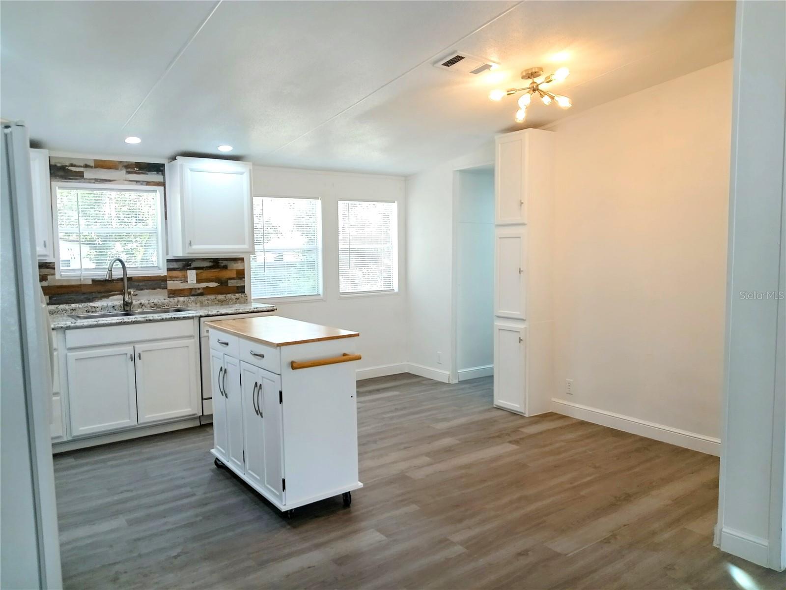 Image 5 of 19 For 5562 Murphy Court