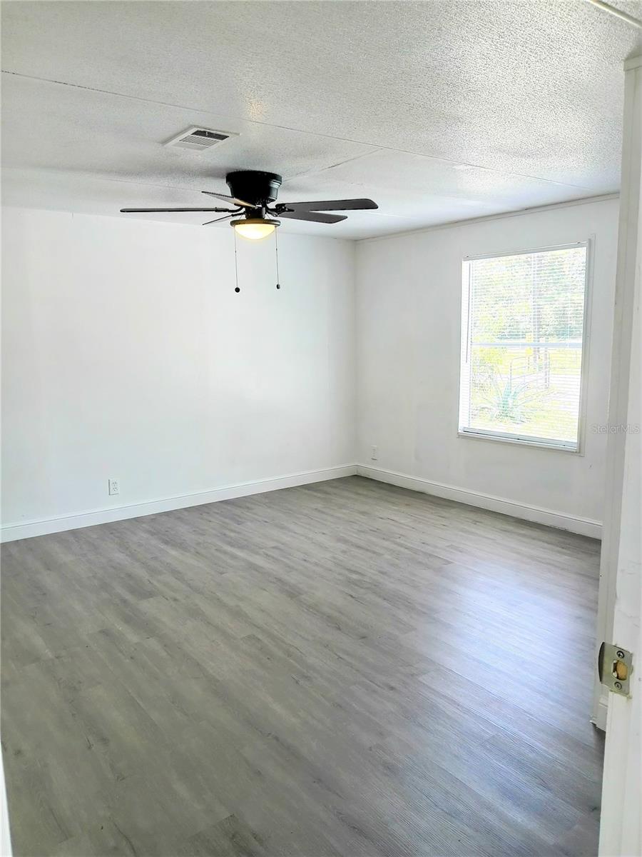 Image 8 of 19 For 5562 Murphy Court