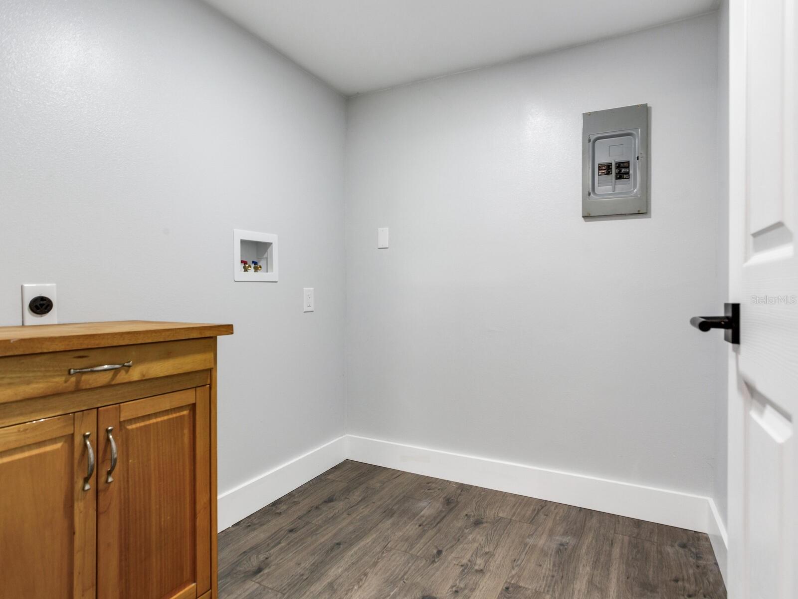 Image 19 of 20 For 10120 Aster Avenue