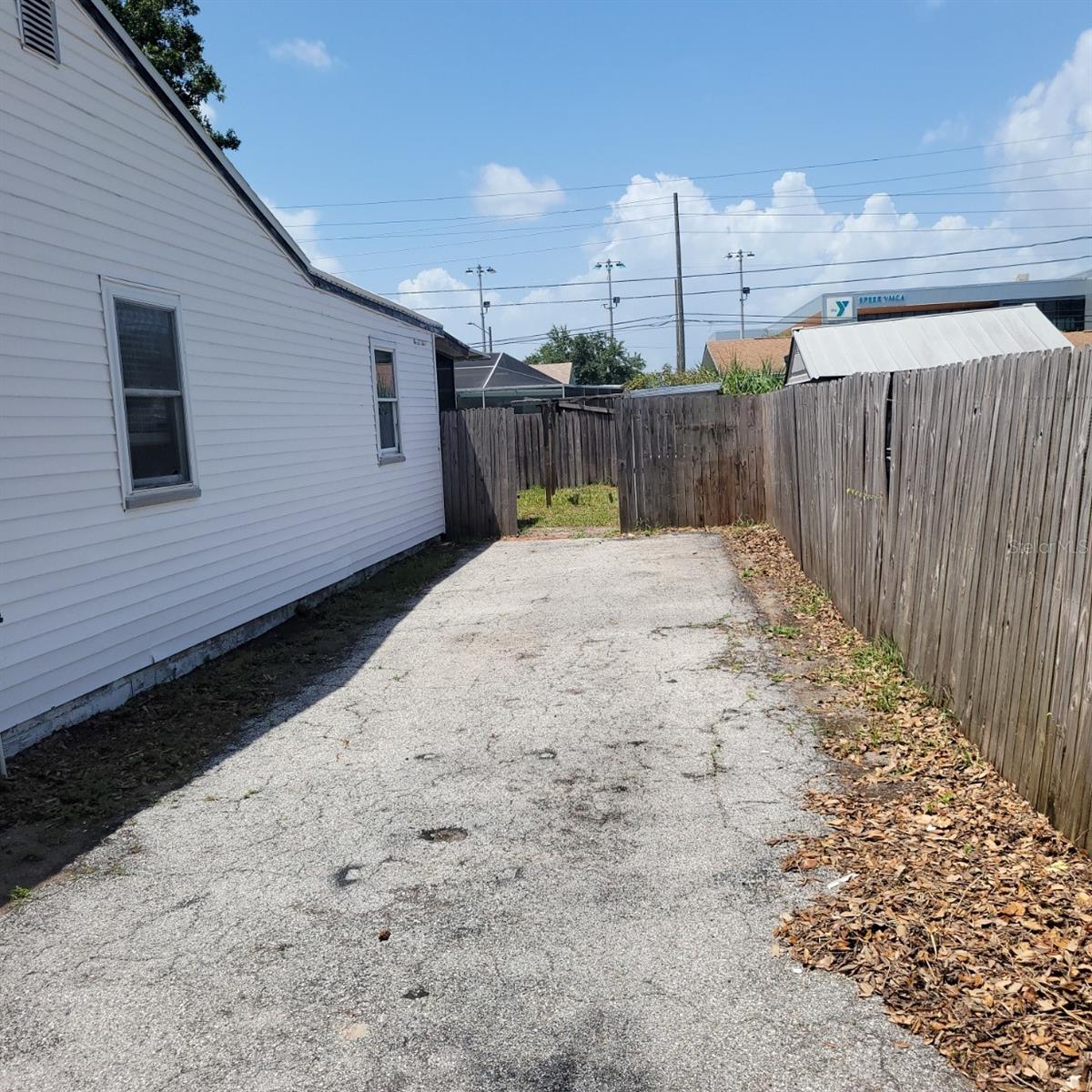 Image 4 of 32 For 423 61st Avenue Ne
