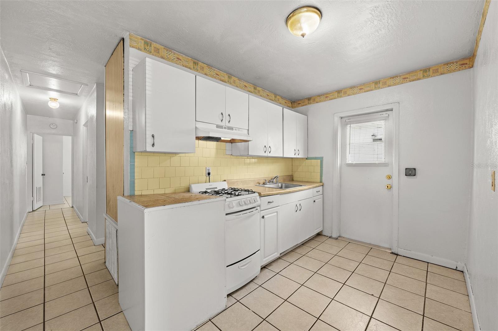Image 8 of 43 For 1407 Taft Avenue