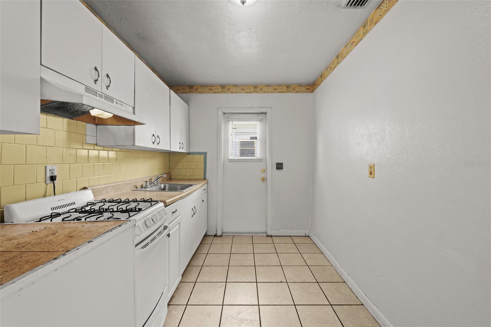Image 9 of 43 For 1407 Taft Avenue