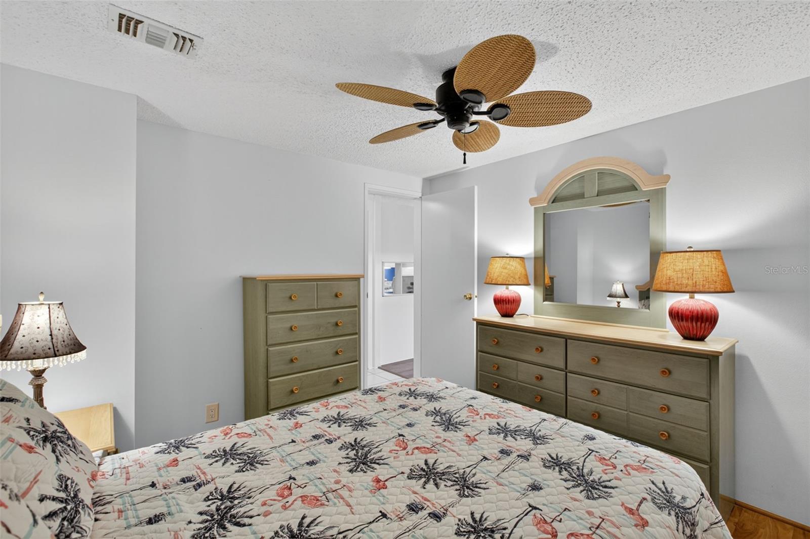 Image 18 of 87 For 517 La Playa Circle