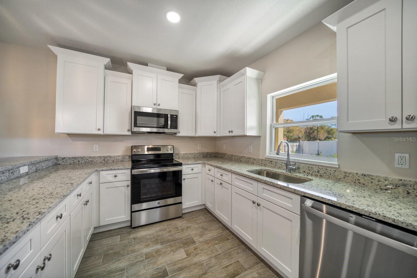 Image 4 of 20 For 8411 Daves Homes Place