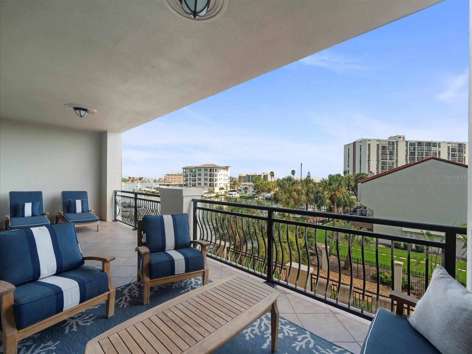 Image 35 of 69 For 202 Windward Passage 303