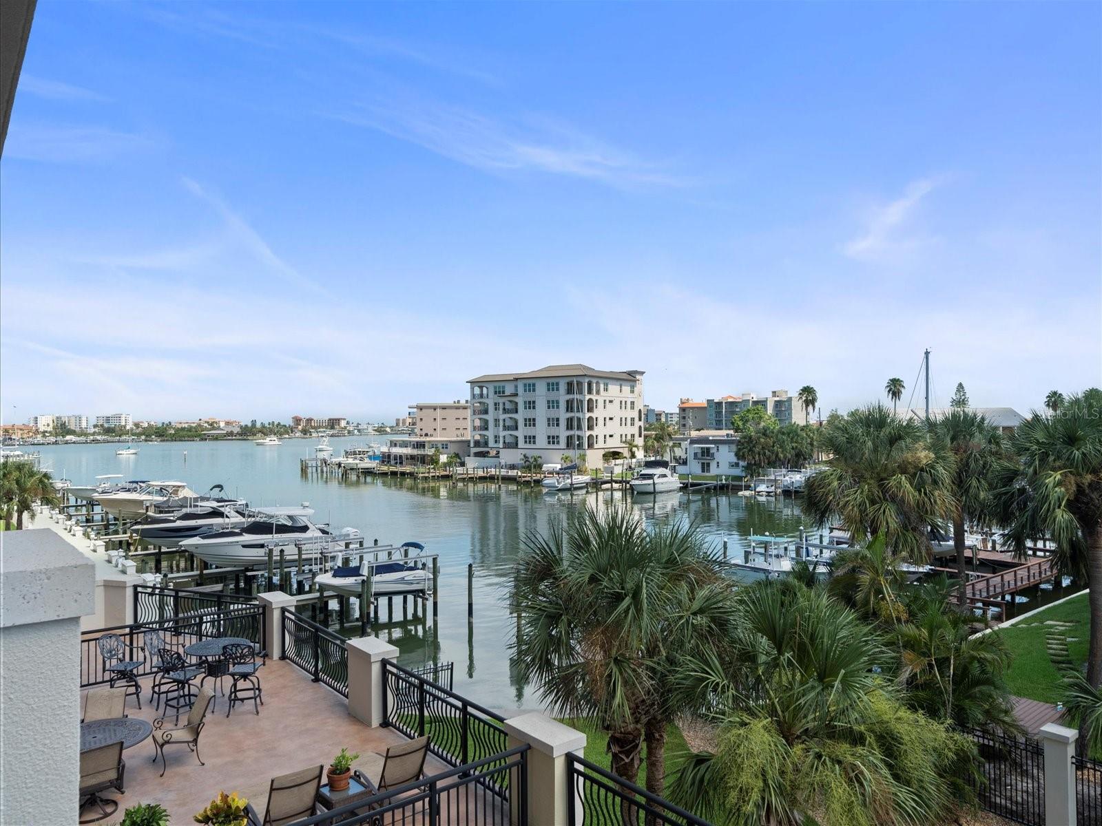 Image 36 of 69 For 202 Windward Passage 303