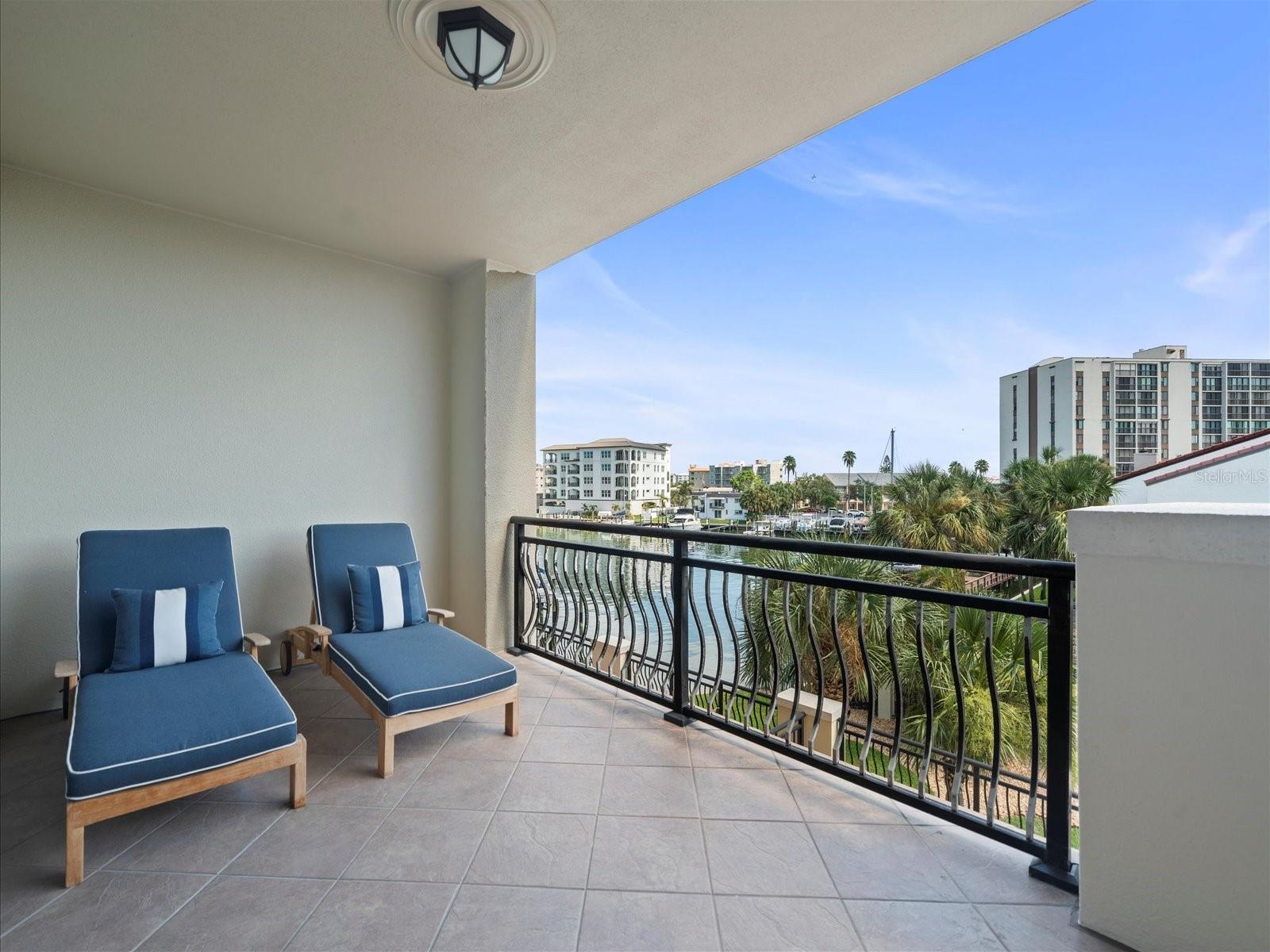 Image 37 of 69 For 202 Windward Passage 303