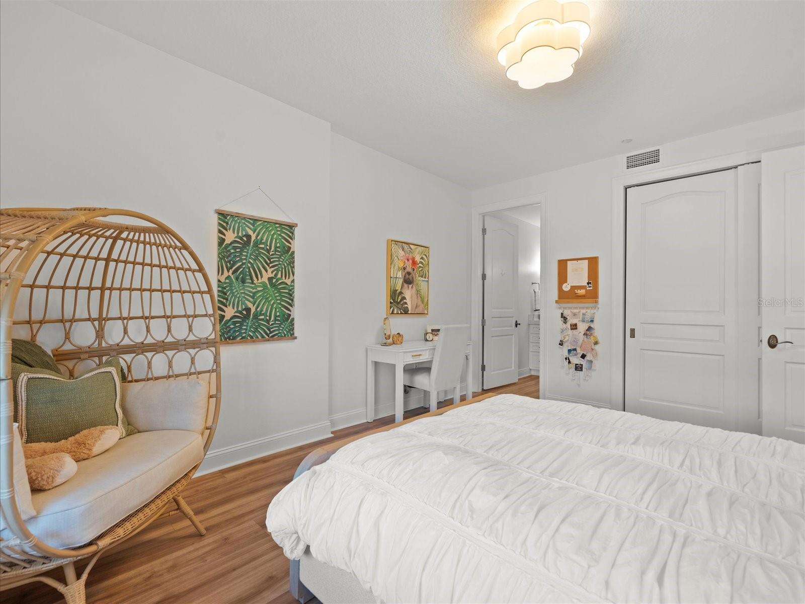 Image 42 of 69 For 202 Windward Passage 303