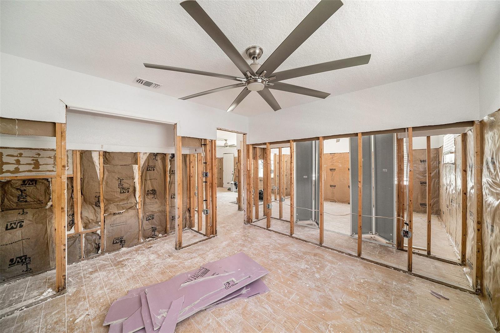 Listing photo id 8 for 13925 Hatcher Avenue