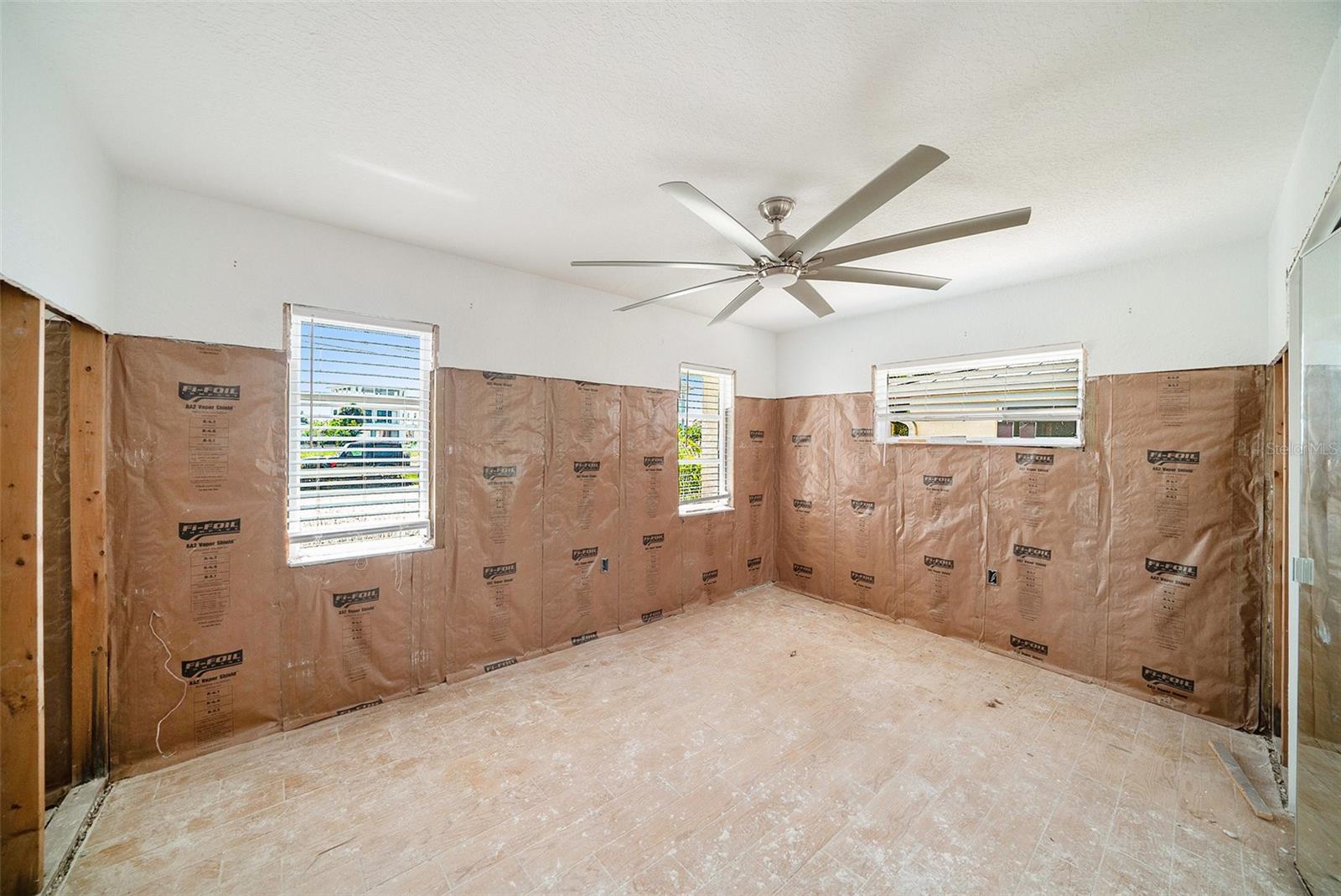 Listing photo id 9 for 13925 Hatcher Avenue