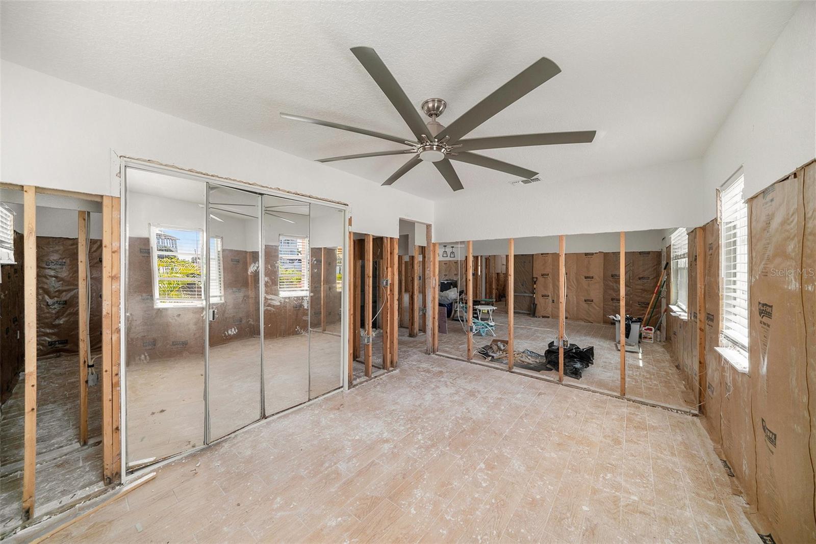 Listing photo id 10 for 13925 Hatcher Avenue