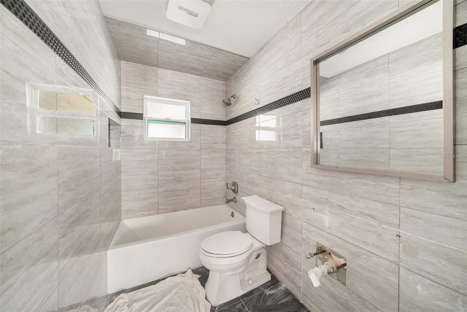 Listing photo id 11 for 13925 Hatcher Avenue