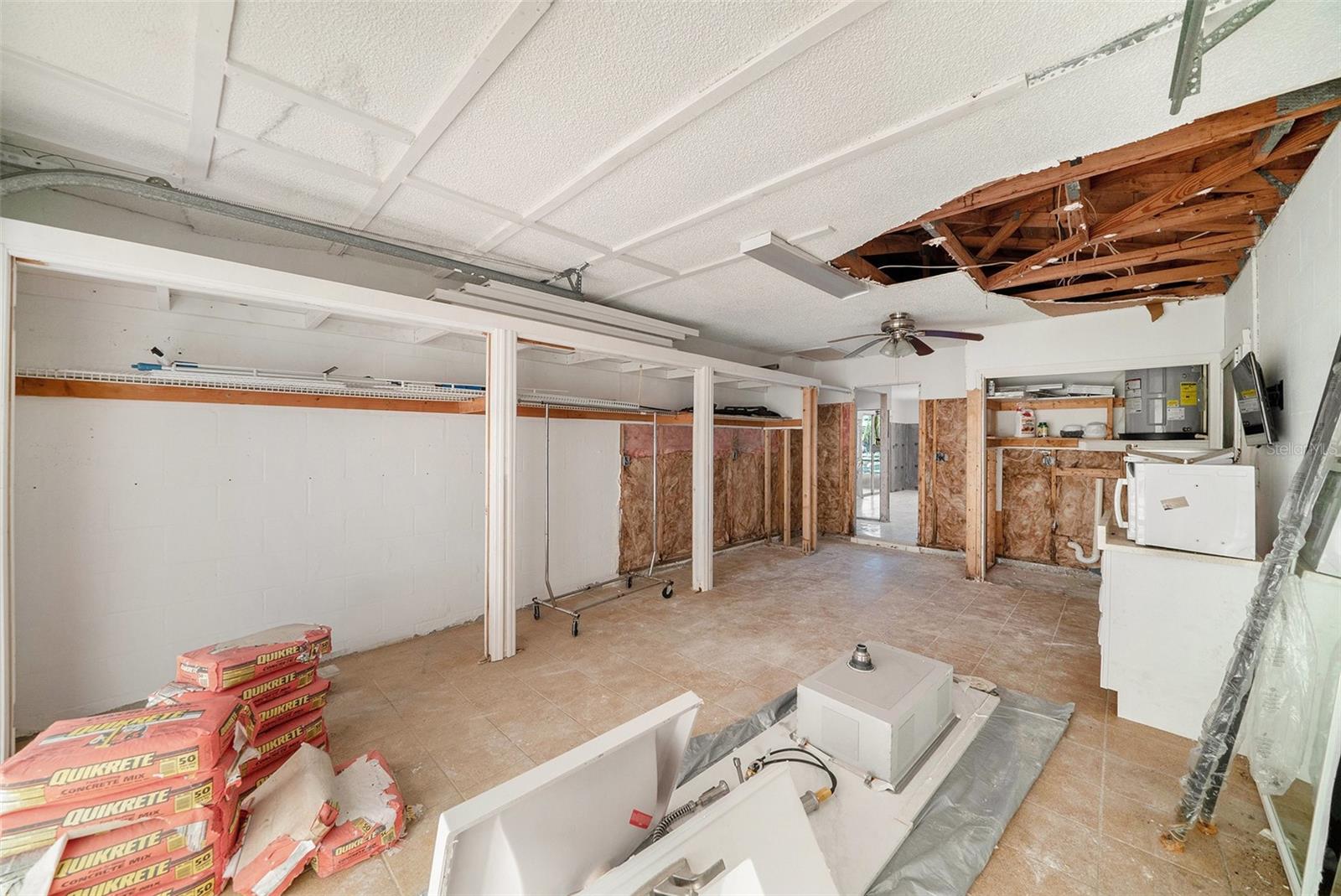 Listing photo id 14 for 13925 Hatcher Avenue
