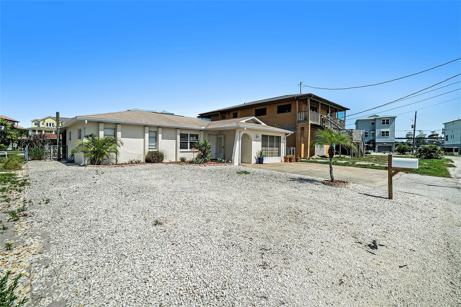 Listing photo id 0 for 13925 Hatcher Avenue