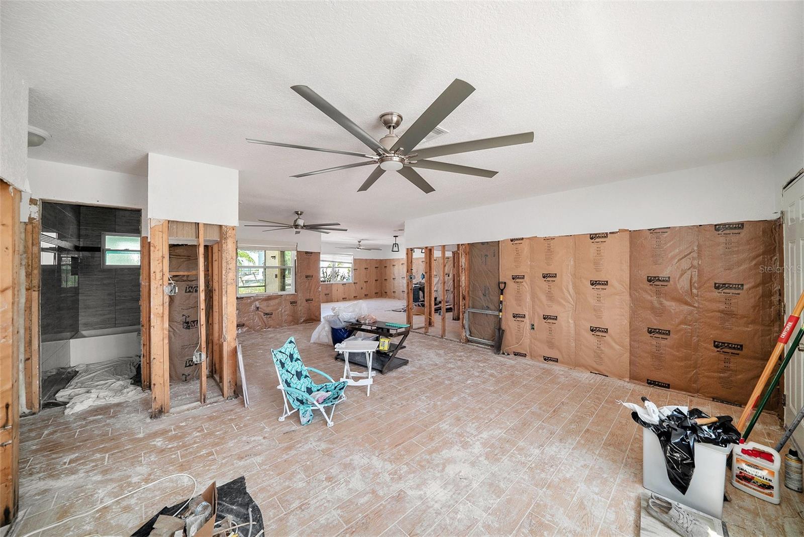 Listing photo id 1 for 13925 Hatcher Avenue